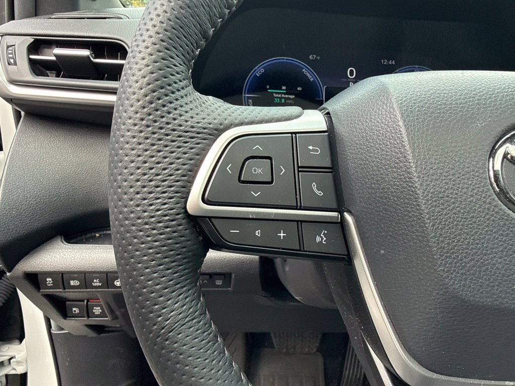 Used 2025 Wind Chill Pearl Toyota Platinum image 11