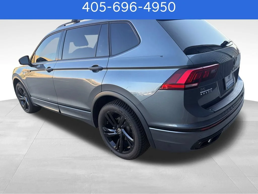 Pre-Owned 2023 Volkswagen Tiguan SE R-Line Black