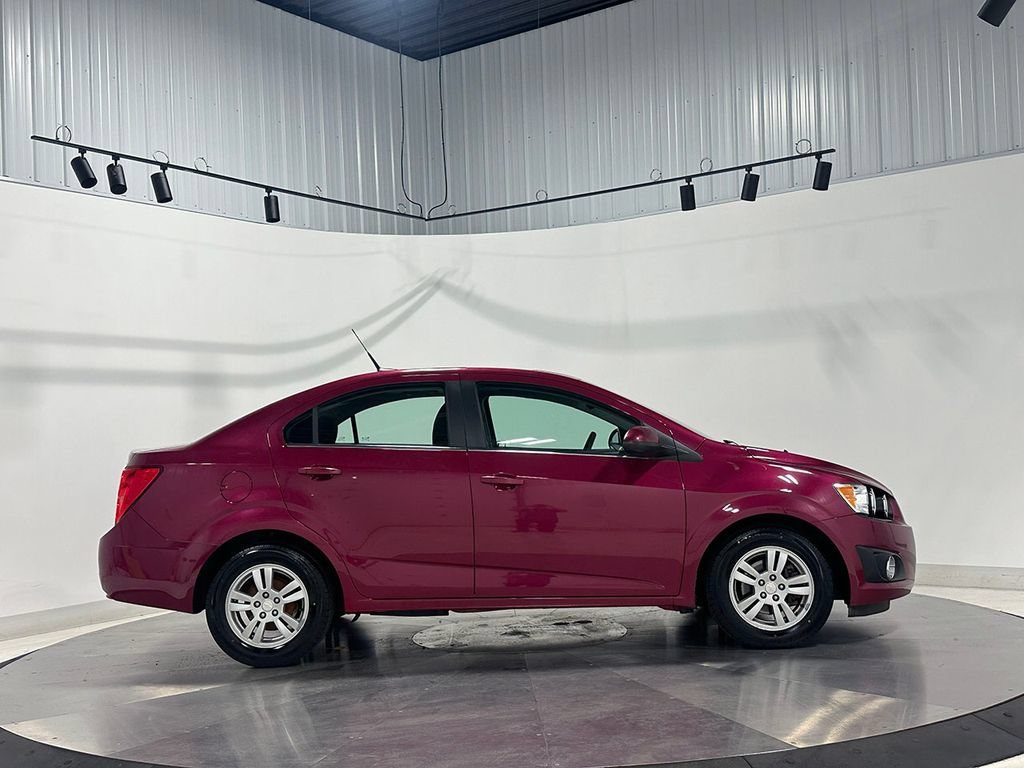 Used 2014 DEEP MAGENTA METALLIC Chevrolet LT image 10