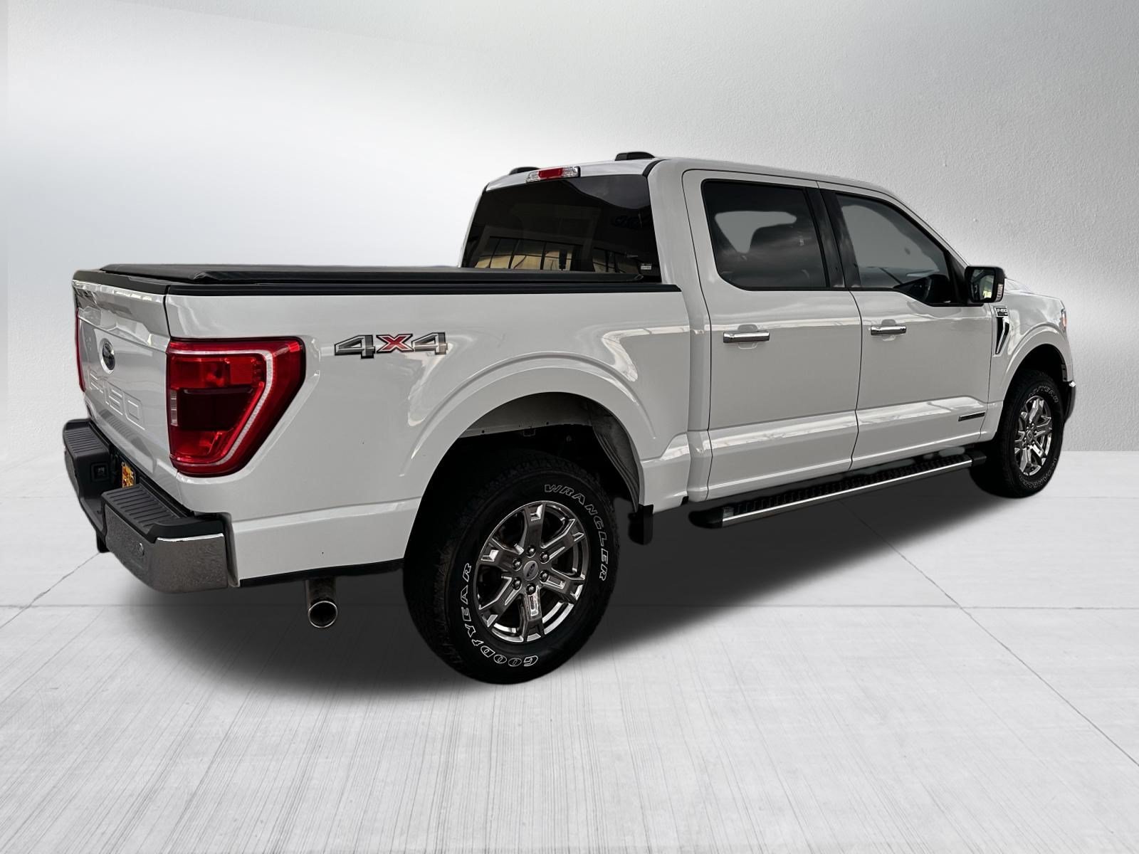 Certified Used 2023 Oxford White Ford XLT image 7