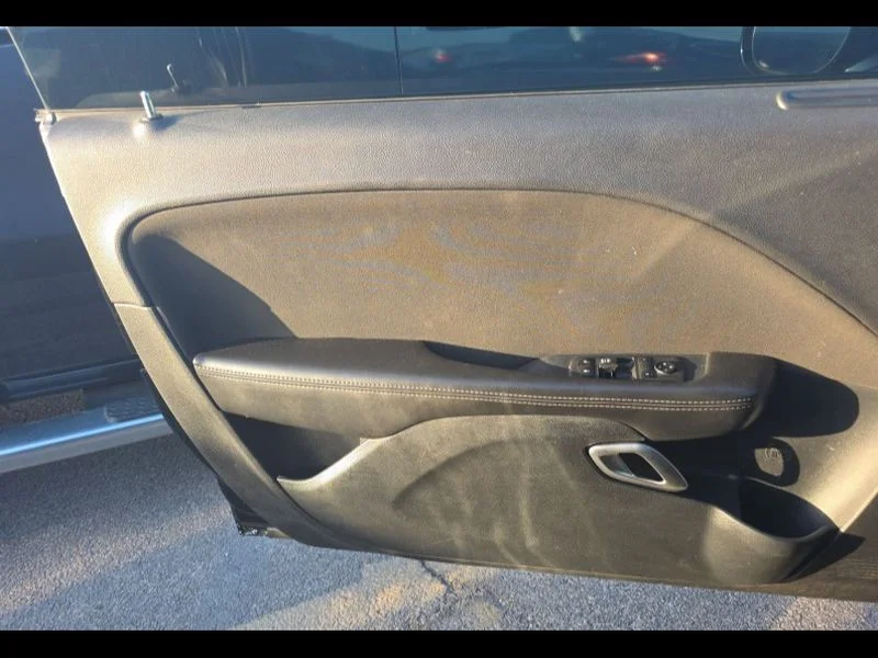 Used 2018 Pitch Black Clearcoat Dodge SXT image 28