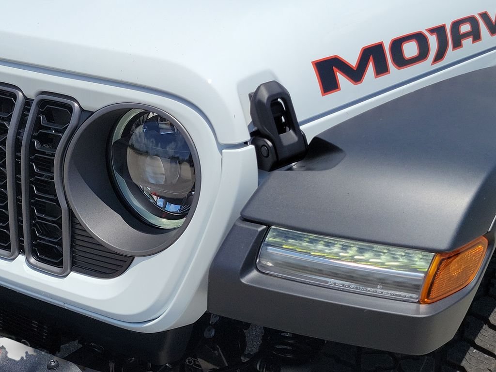 New 2026 Bright White Clearcoat Jeep Mojave image 26