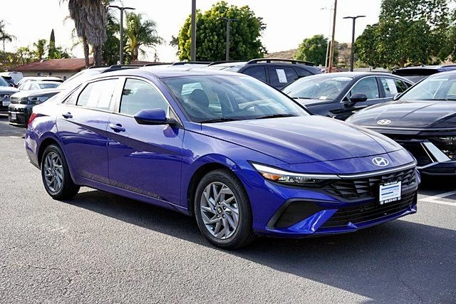 Used 2024 Blue Hyundai SEL image 5