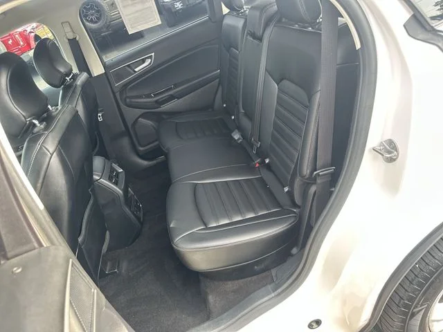 Used 2019 White Platinum Clearcoat Metallic Ford SEL image 26
