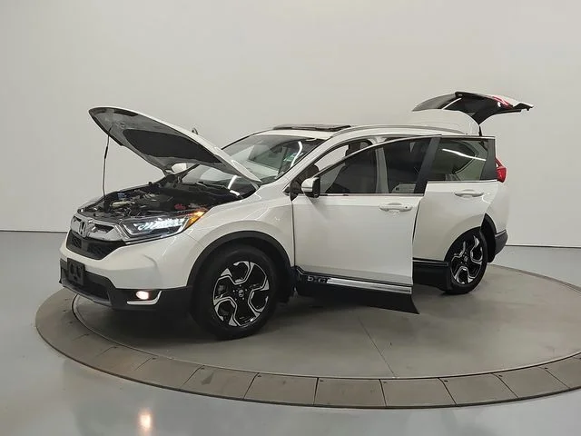 Used 2017 White Honda Touring image 11