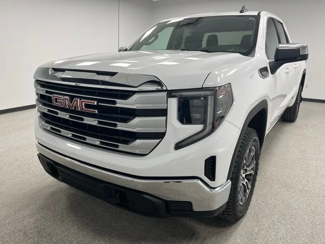 Used 2023 White GMC SLE image 4