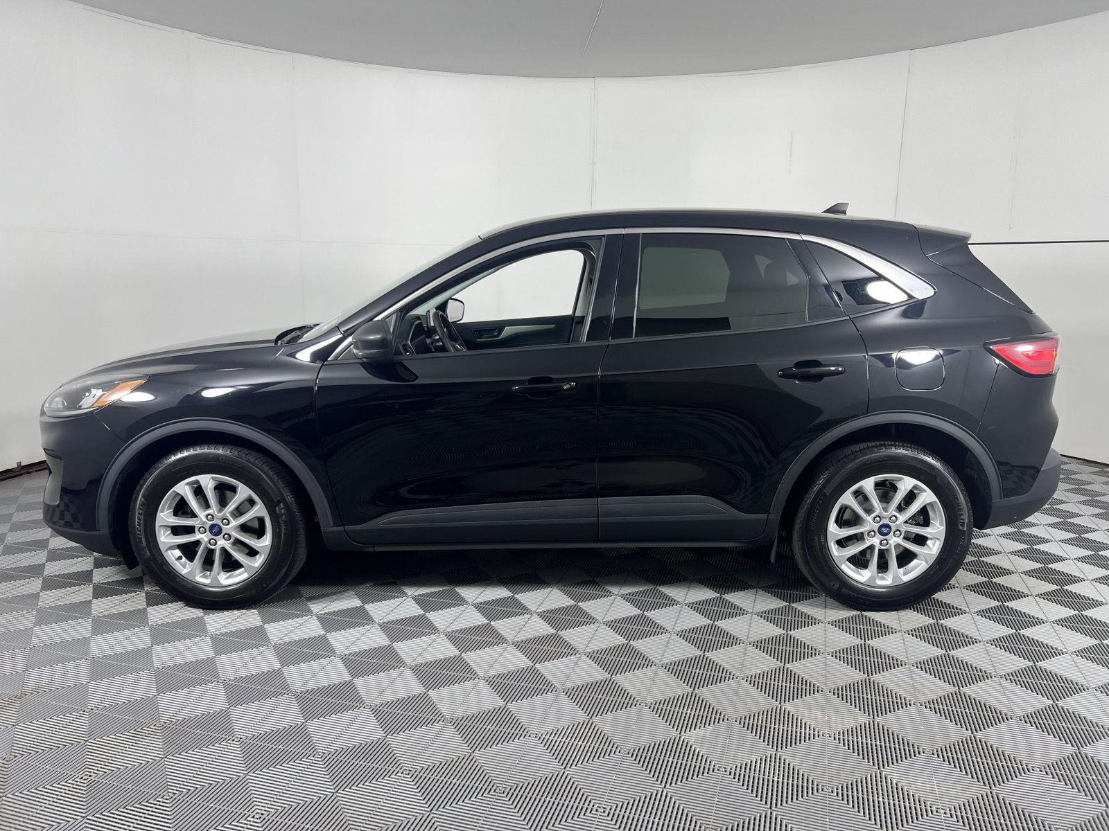 Used 2022 Agate Black Ford SE image 8