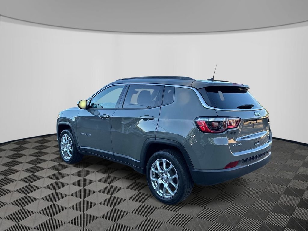 Used 2023 Gray Jeep Latitude Lux image 5