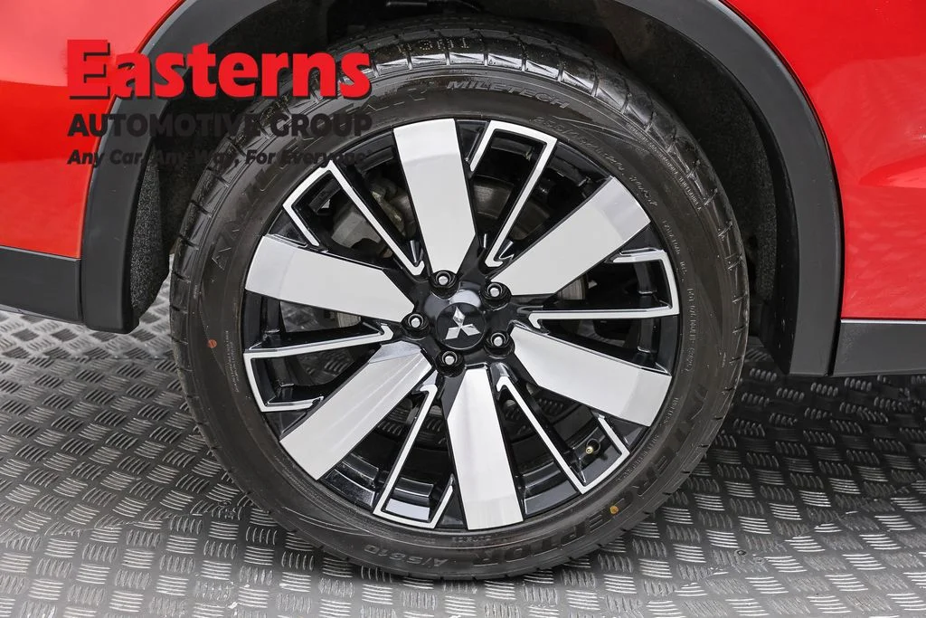 Used 2025 Red Mitsubishi SE image 31