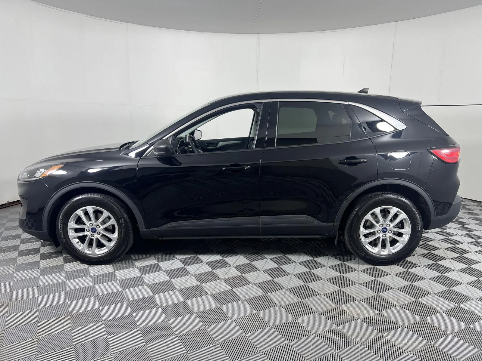 Used 2022 Agate Black Ford SE image 8