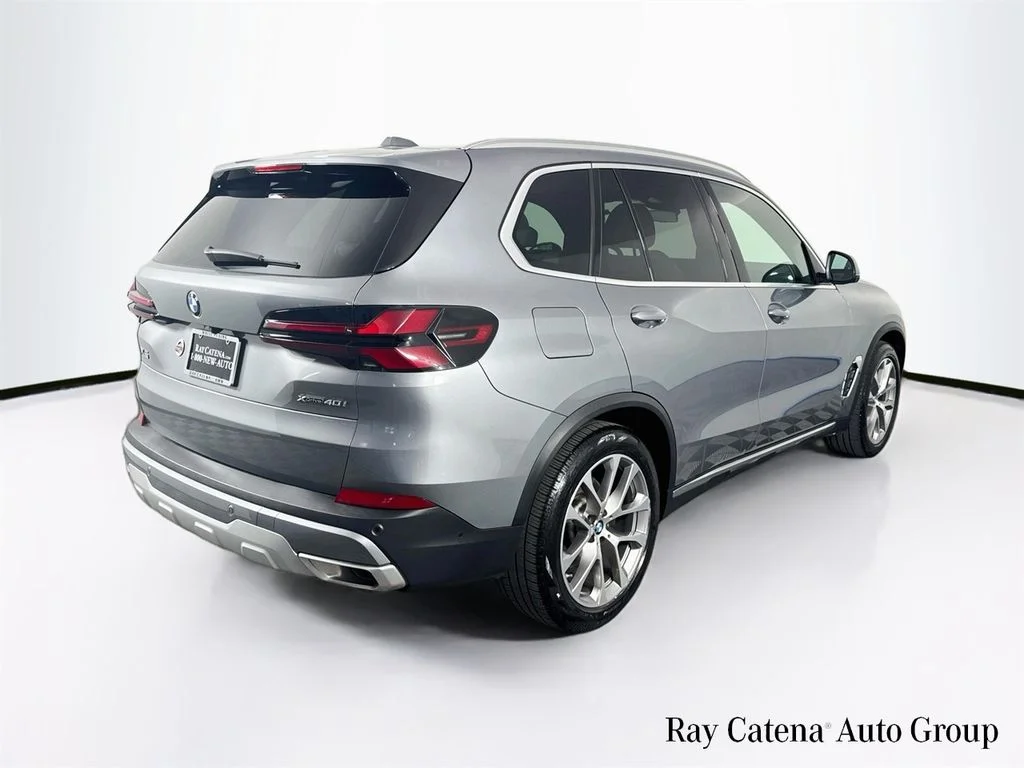 Used 2024 Gray BMW xDrive40i image 7