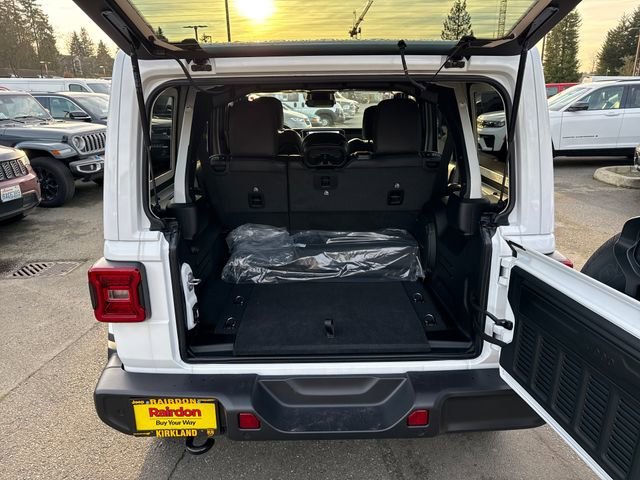 New 2026 Bright White Clear-Coat Exterior Paint Jeep Sahara image 12