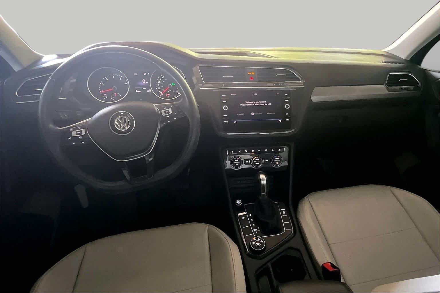 Used 2019 Silk Blue Metallic Volkswagen SE image 14
