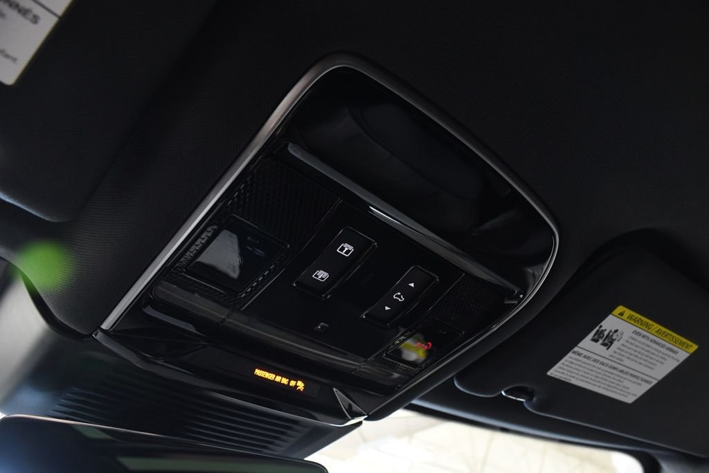 New 2026 Santorini Blk Land Rover SE image 32