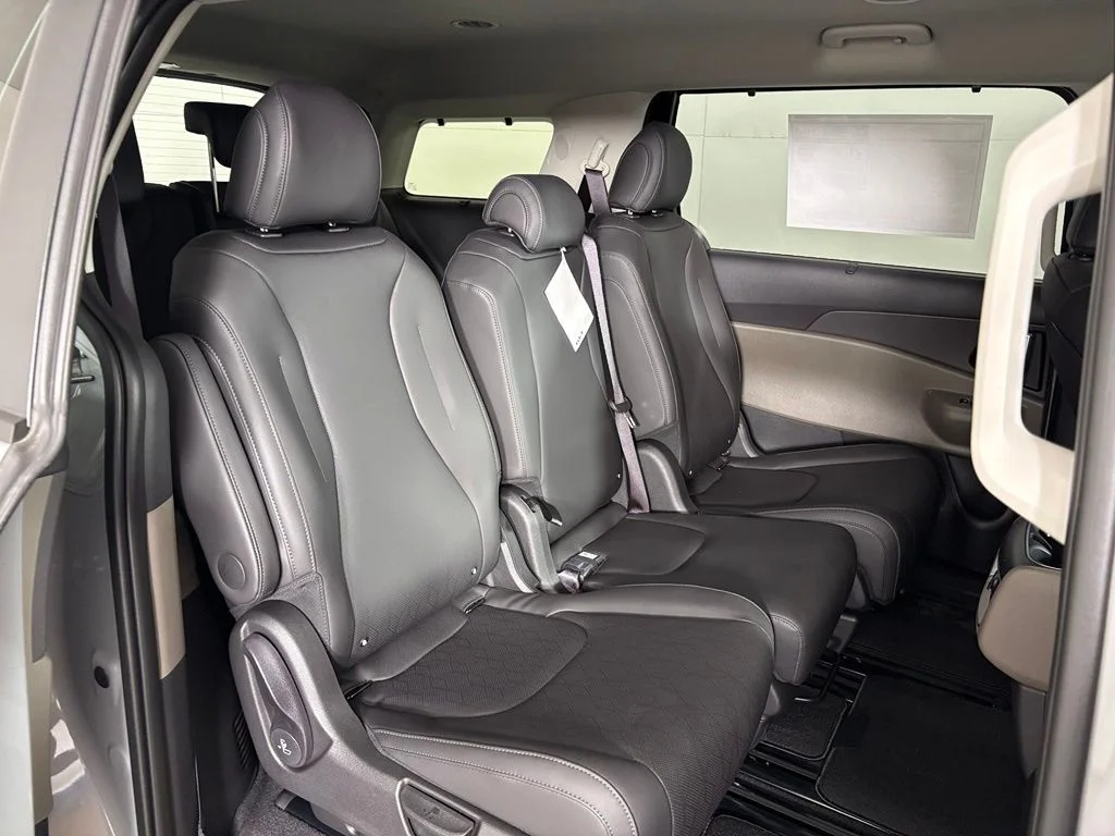 New 2026 Ceramic Silver Kia EX image 44