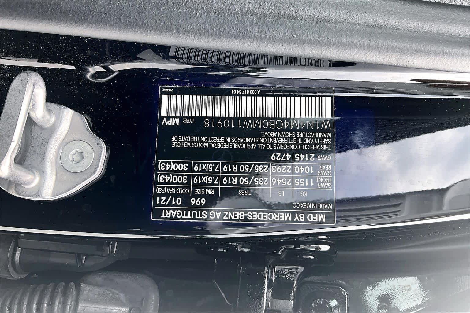 Used 2021 Night Black Mercedes-Benz GLB 250 image 32