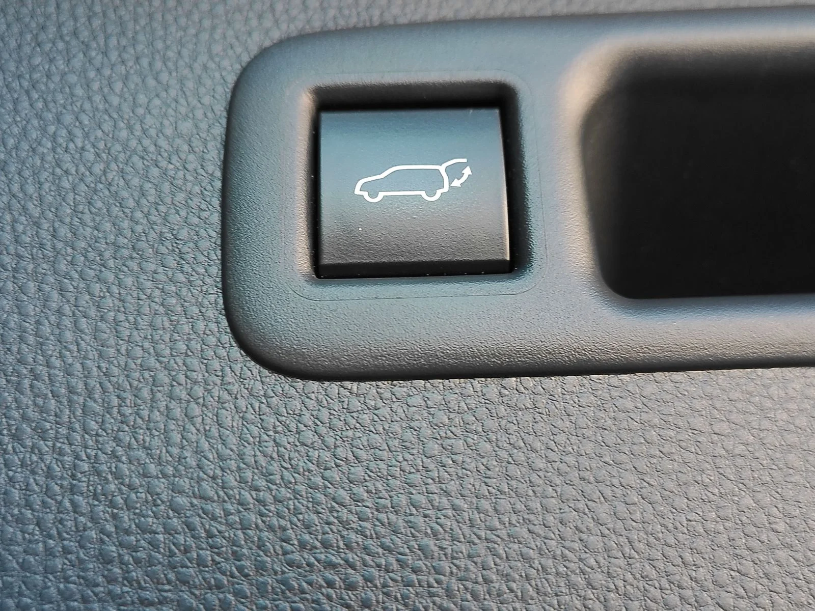 Used 2020 Silver Toyota XLE image 26