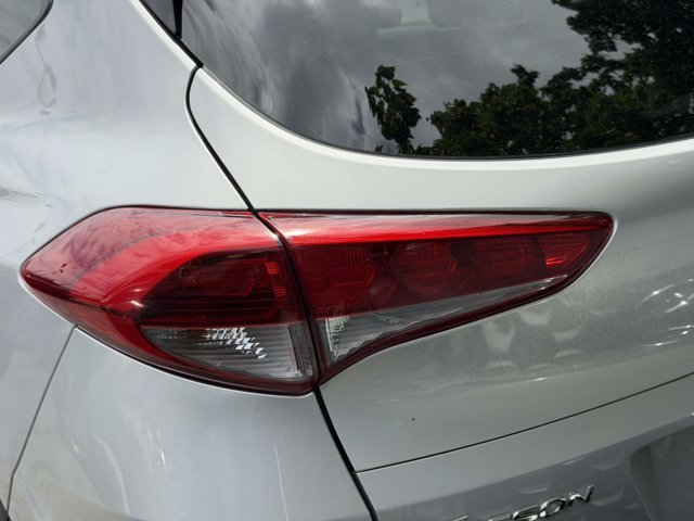 Used 2017 Molten Silver Hyundai SE image 7