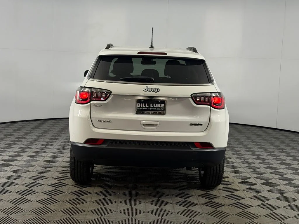 Certified Used 2022 White Jeep Latitude Lux image 8