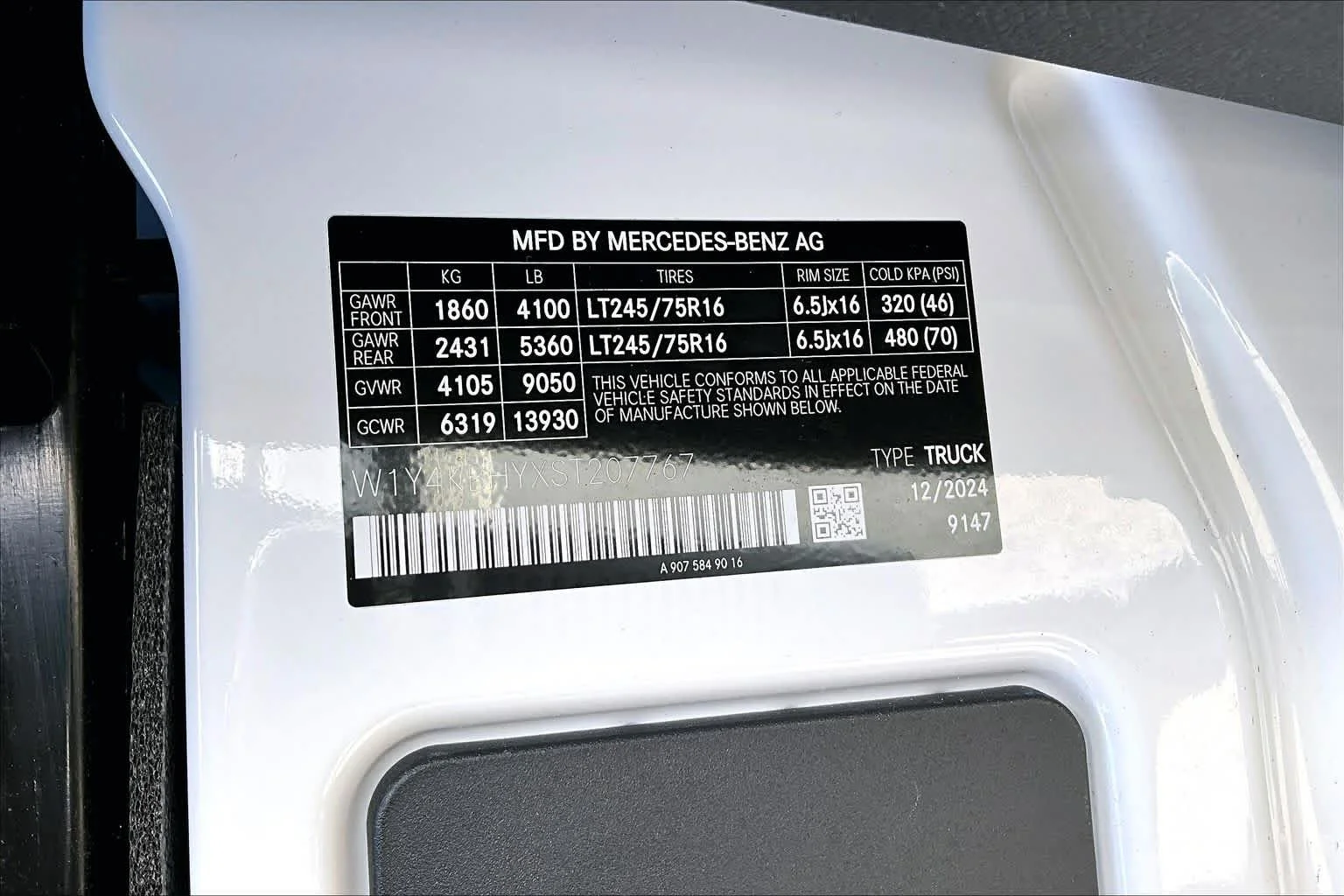 Used 2025 Arctic White Mercedes-Benz  image 33
