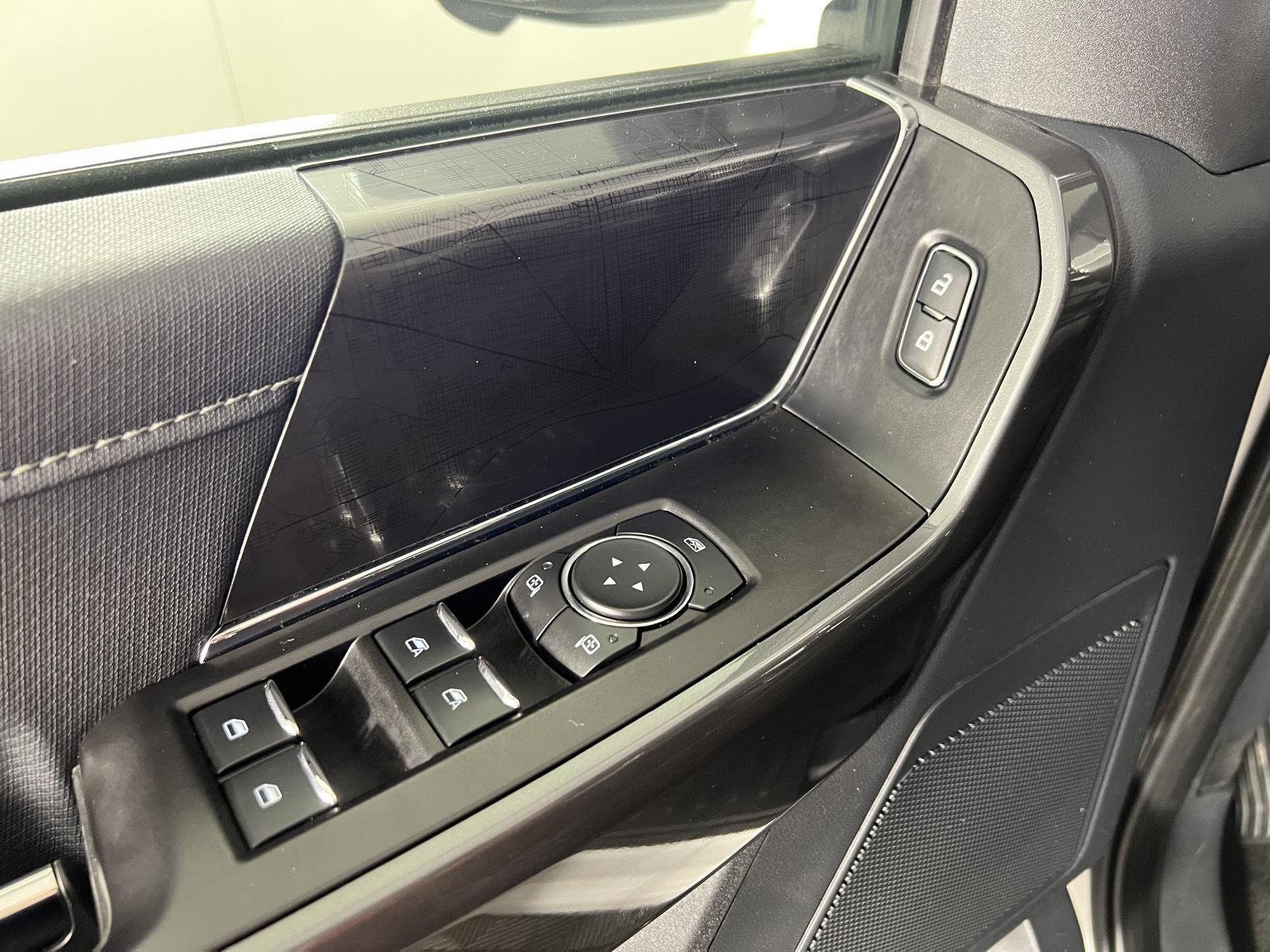 Used 2022 Oxford White Ford XLT image 10