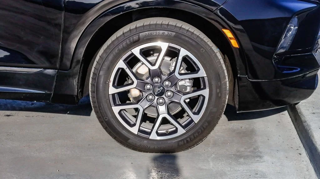 Used 2025 Black Chevrolet RS image 11