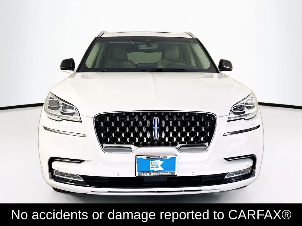 Used 2020 White Metallic Lincoln Grand Touring image 2