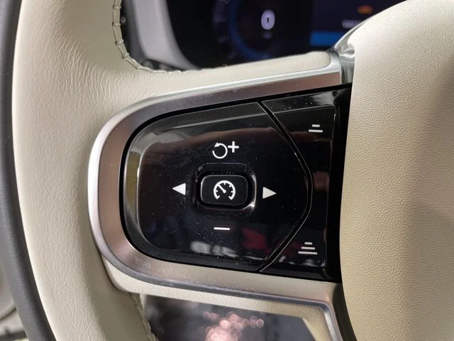 Certified Used 2025 Crystal White Volvo Plus image 27