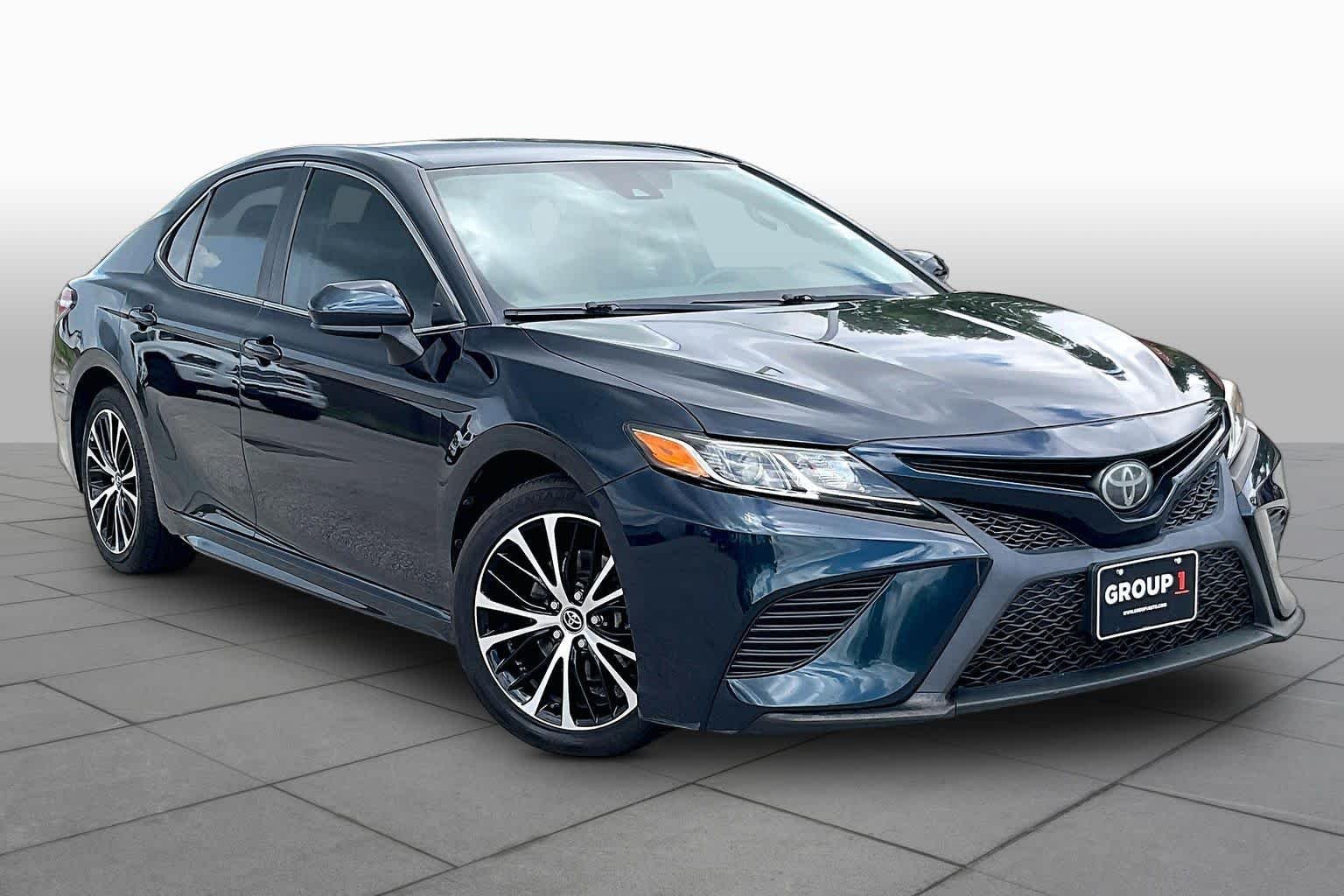 Used 2020 Galactic Aqua Mica Toyota SE image 3