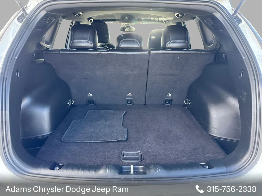 Used 2025 White Jeep Limited image 9