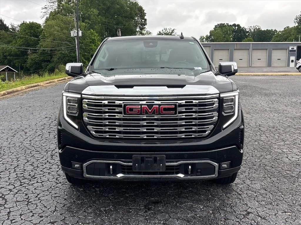 Used 2022 Black GMC Denali image 2