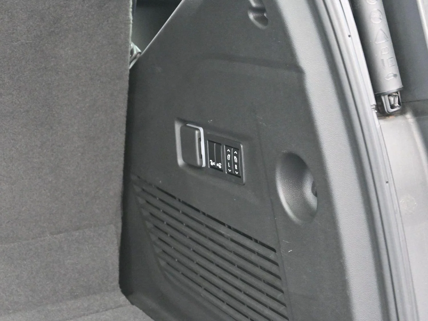 Used 2022 Black Chevrolet High Country image 11