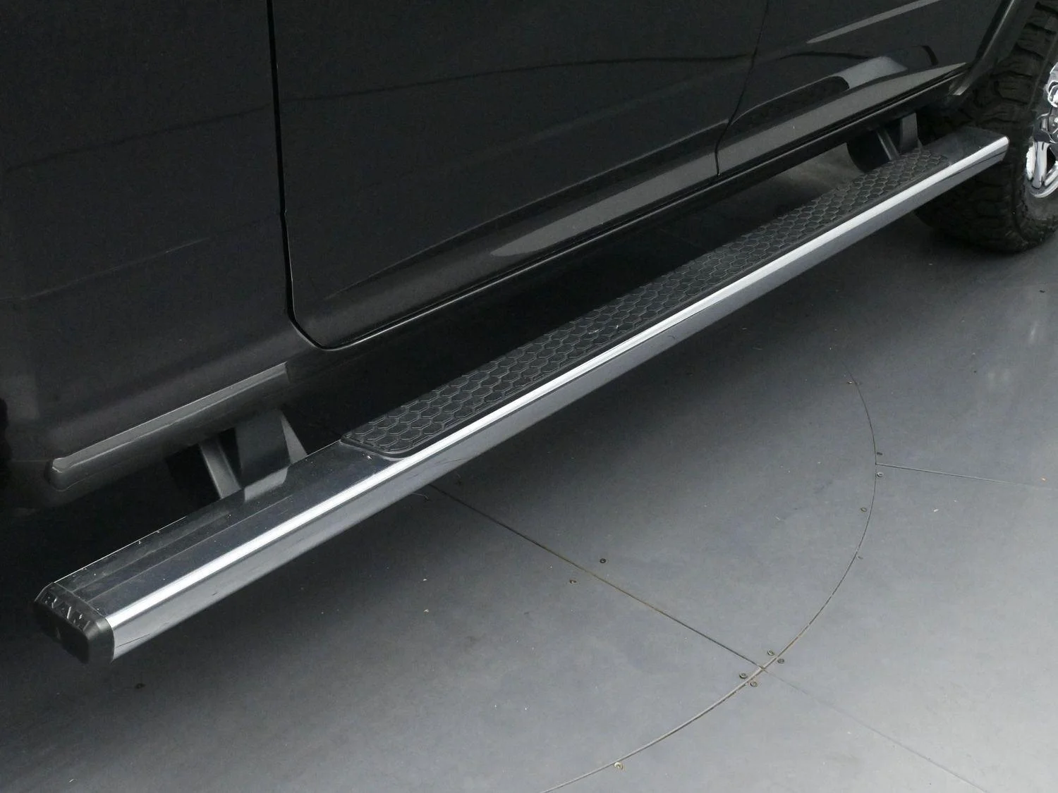 Used 2022 Granite Crystal Metallic Clearcoat Ram Laramie image 9