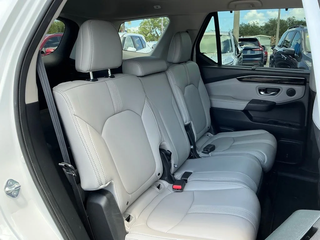 Used 2023 White Honda EX-L image 26