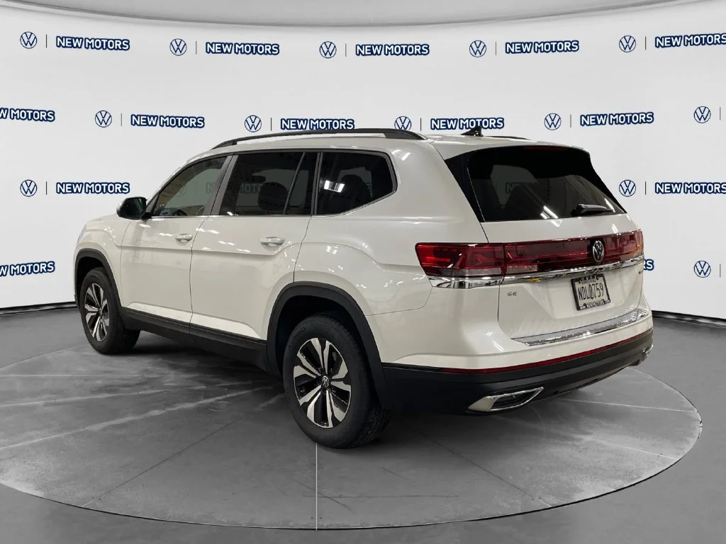 Used 2026  Volkswagen SE image 3