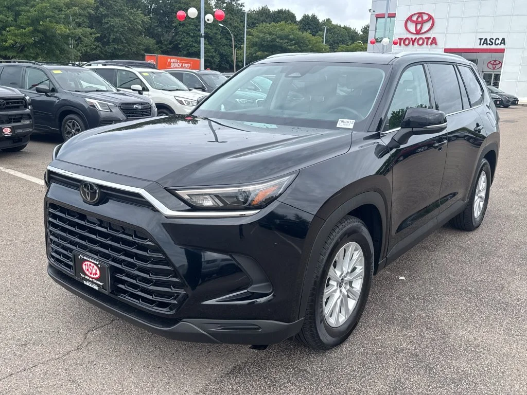 Used 2026 Black Toyota XLE image 3
