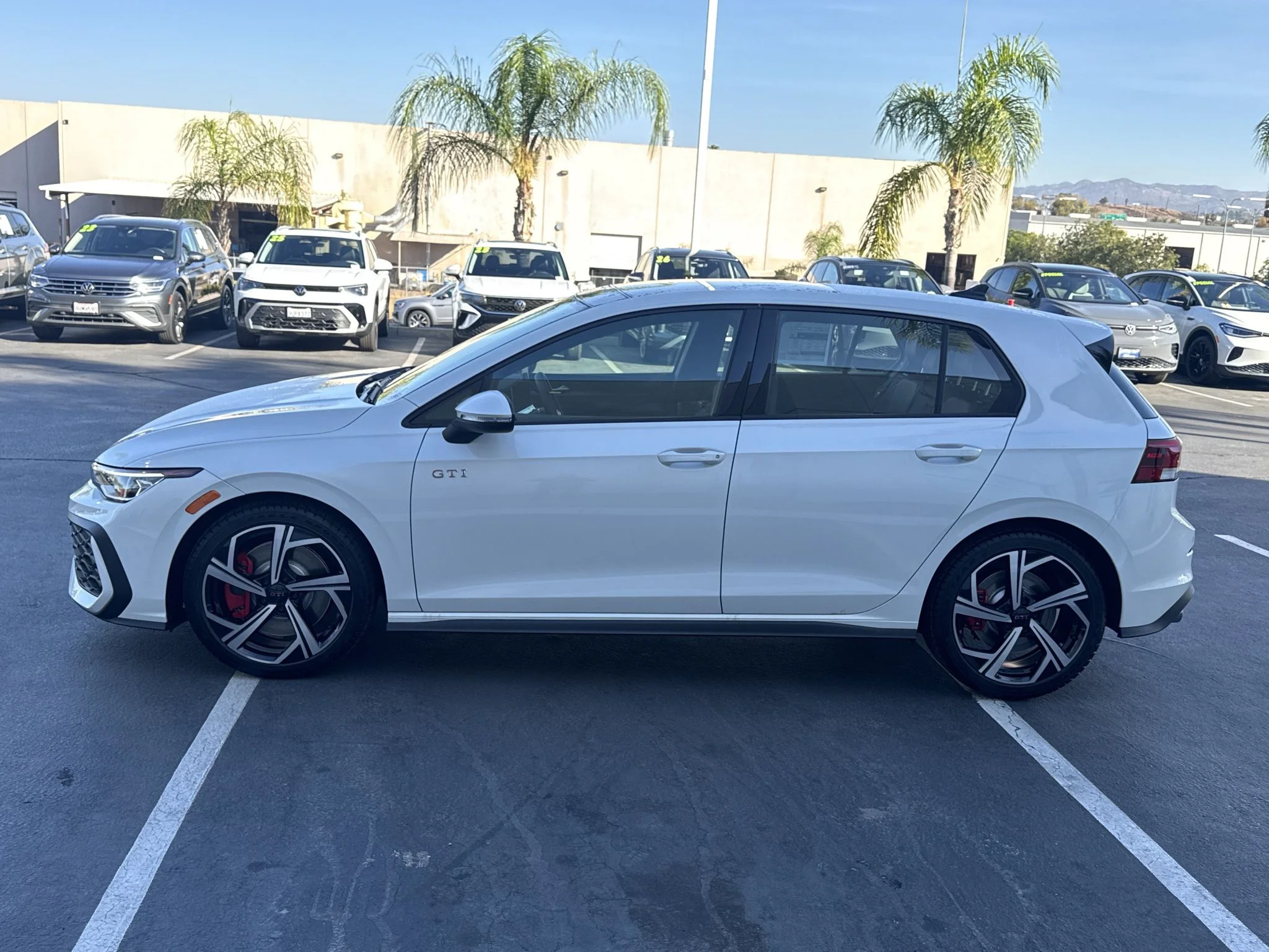 New 2026 Opal White Pearl Volkswagen SE image 4