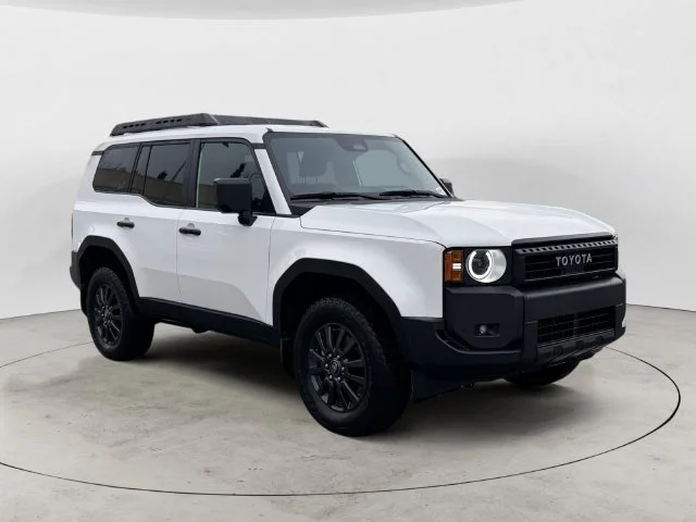 Used 2025 White Toyota 1958 image 3