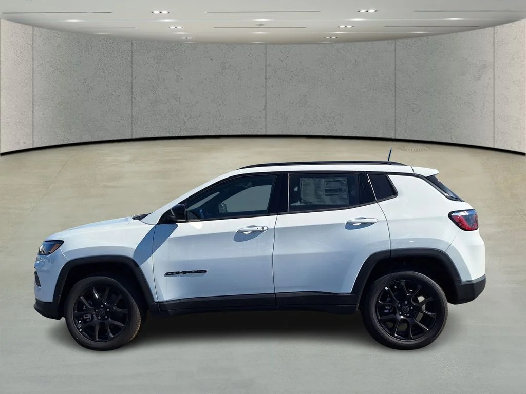 New 2026 Bright White Clearcoat Jeep Latitude image 8