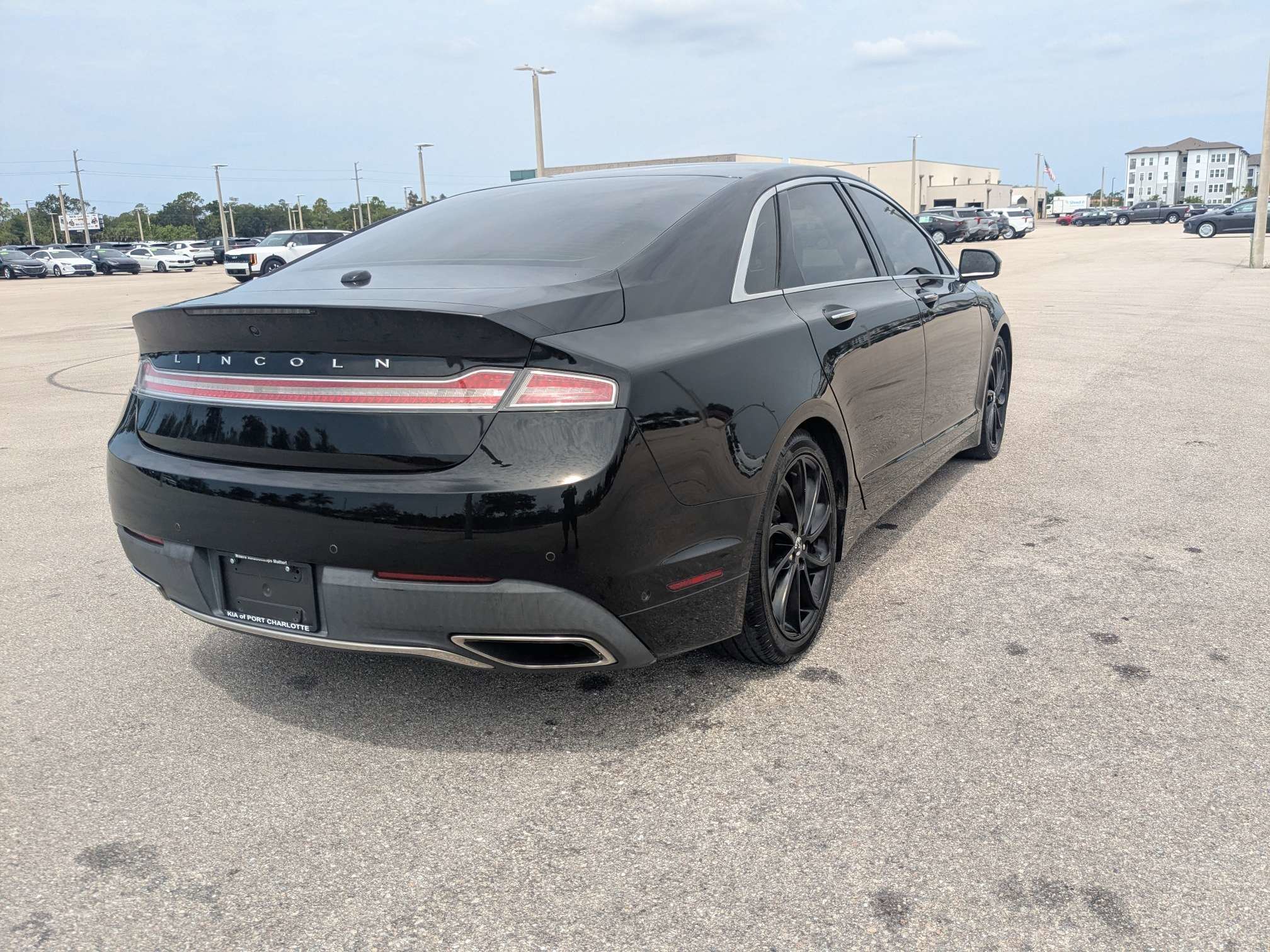 Used 2020 Infinite Black Metallic Lincoln Reserve image 4