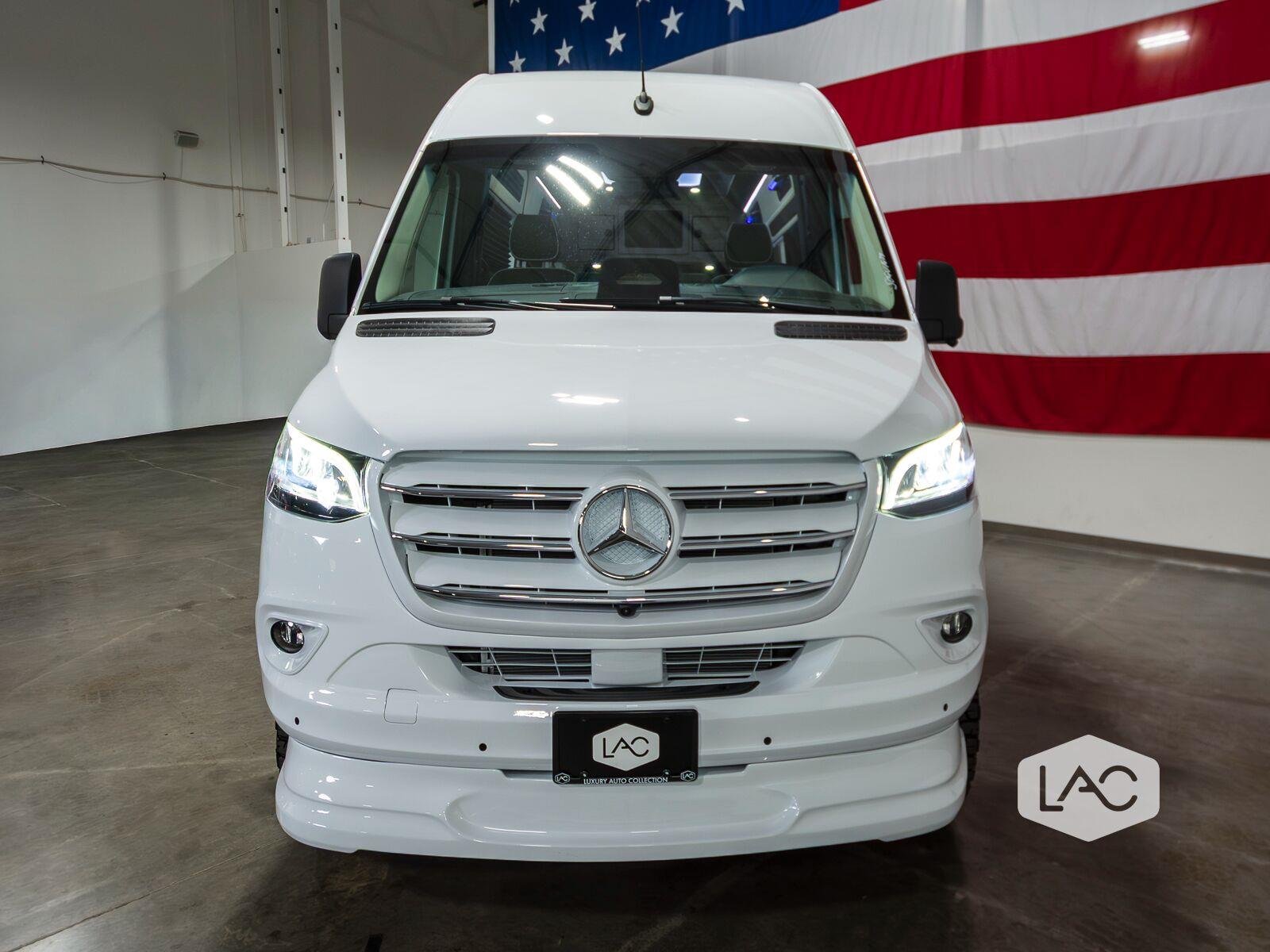 New 2027 Arctic White OGV LUXURY COACH 7-Passenger AWD ADV PKG 1.1 image 11