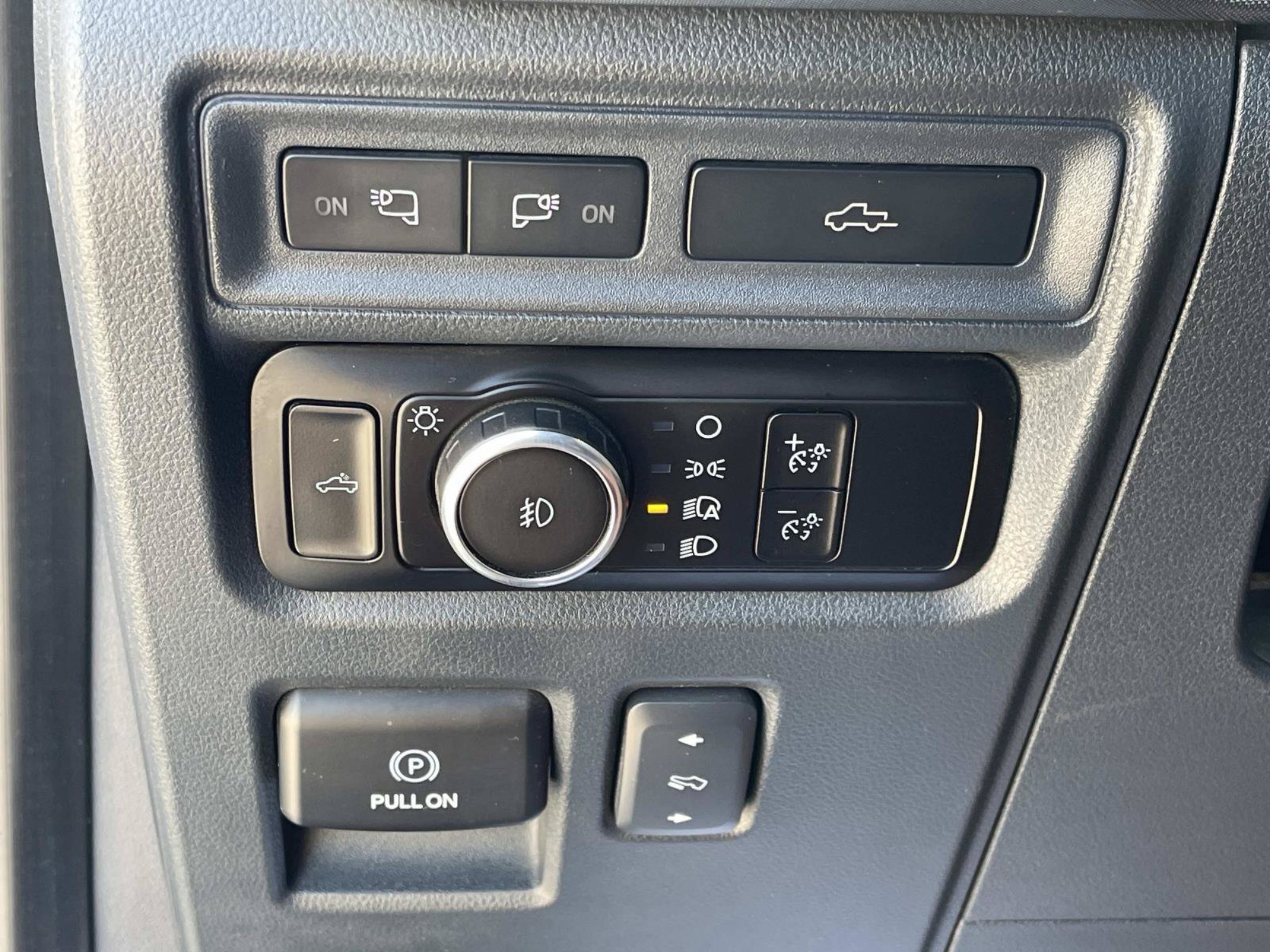 Used 2023 White Metallic Ford Tremor image 40