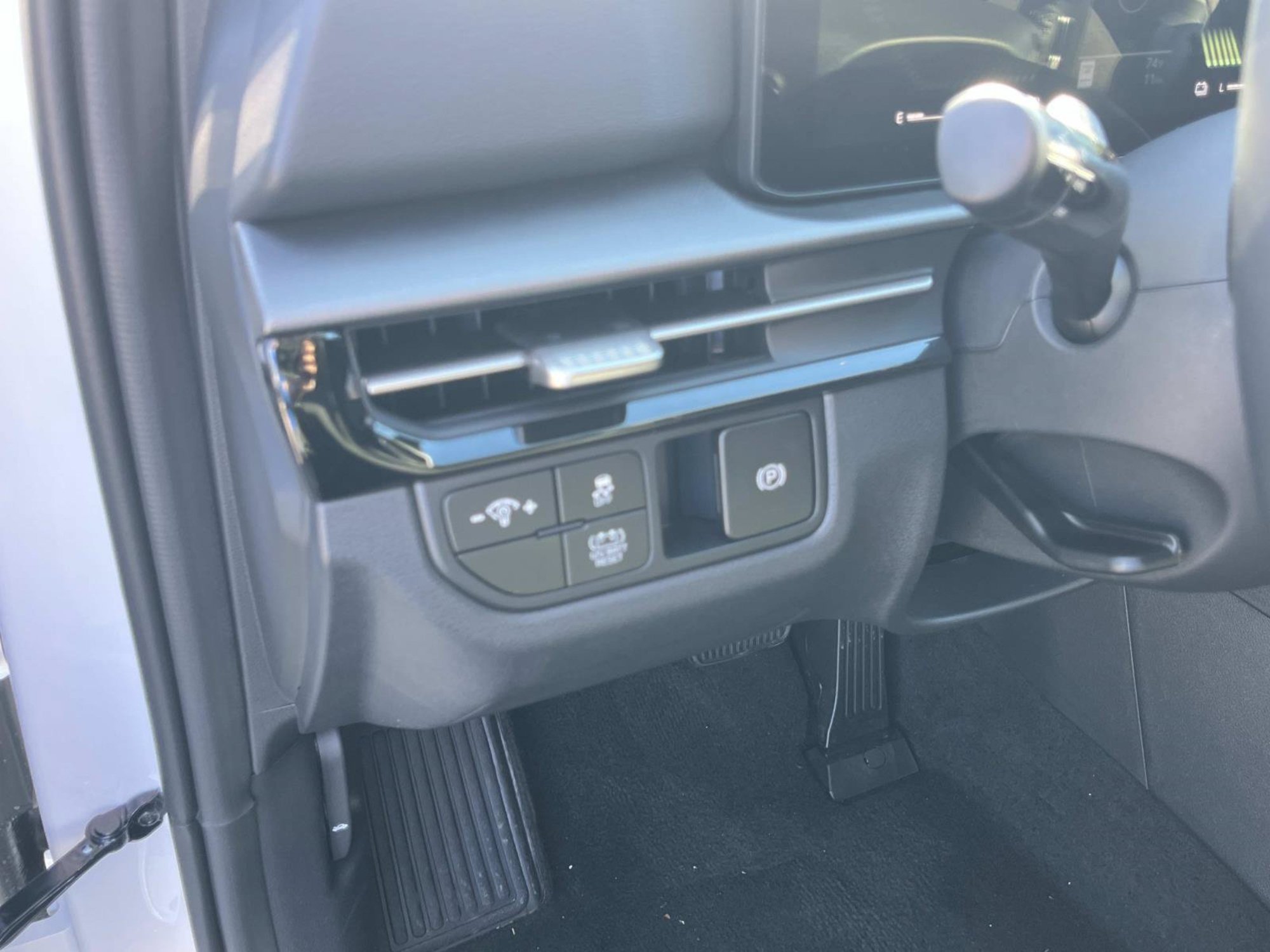 New 2027 Snow White Pearl Kia S image 22