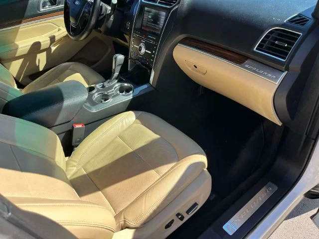 Used 2016 White Ford Limited image 24