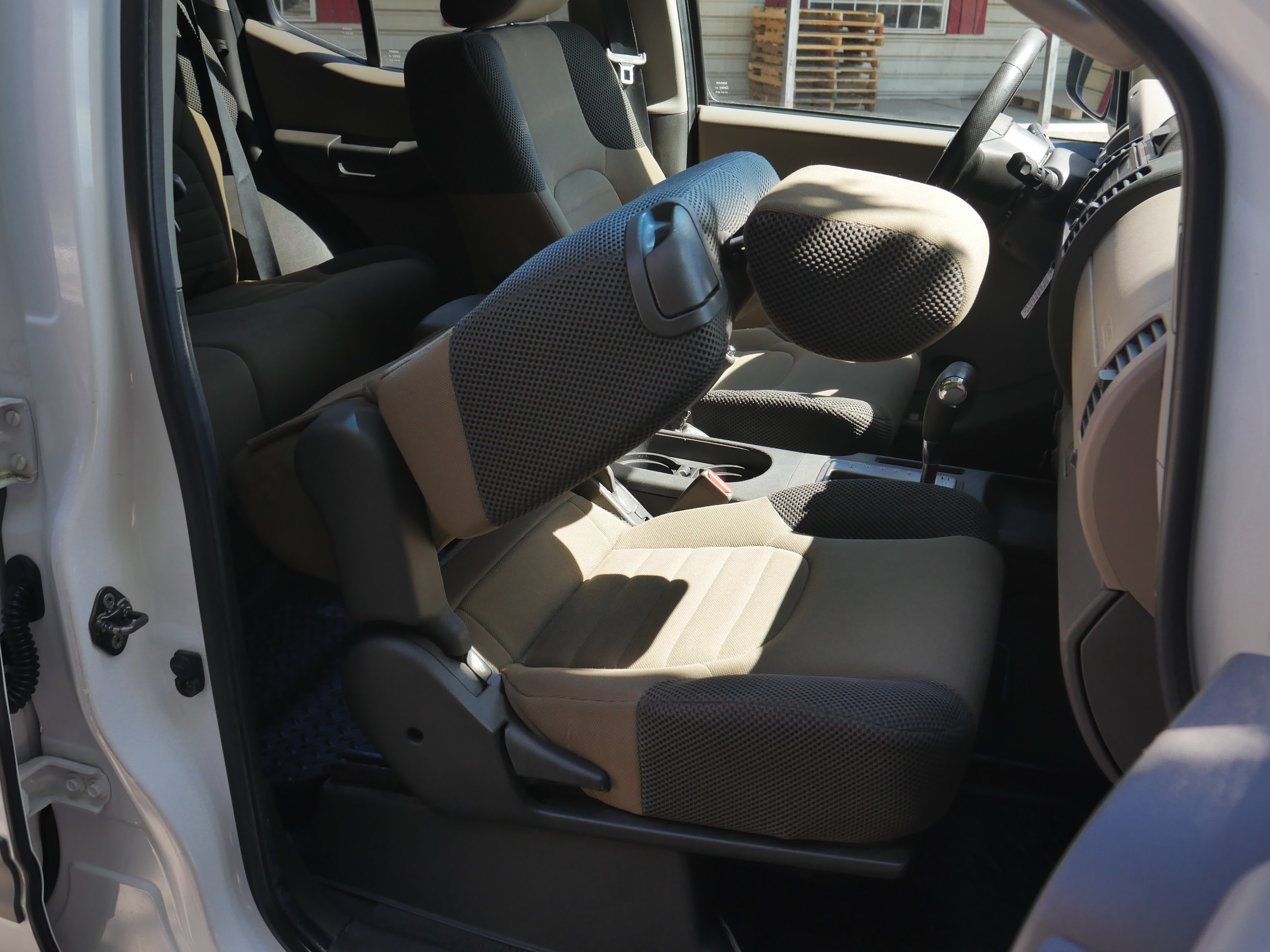 Used 2008 Avalanche Nissan SE image 24