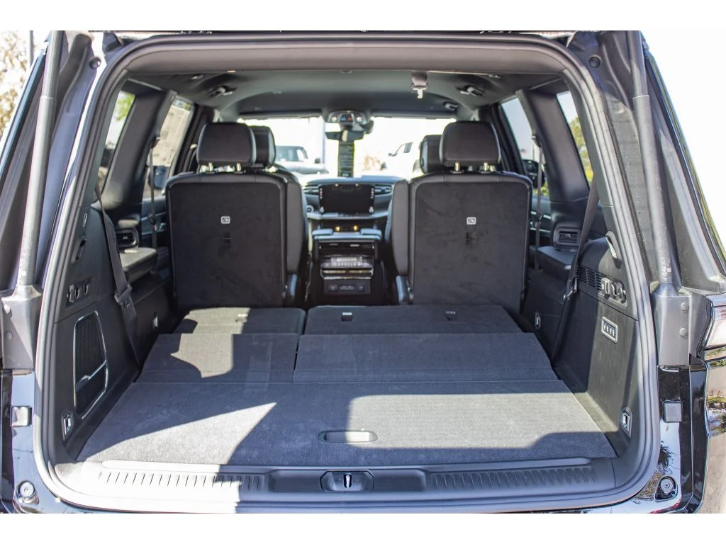 New 2026 HIGH GLOSS BLACK Jeep Limited Altitude image 15