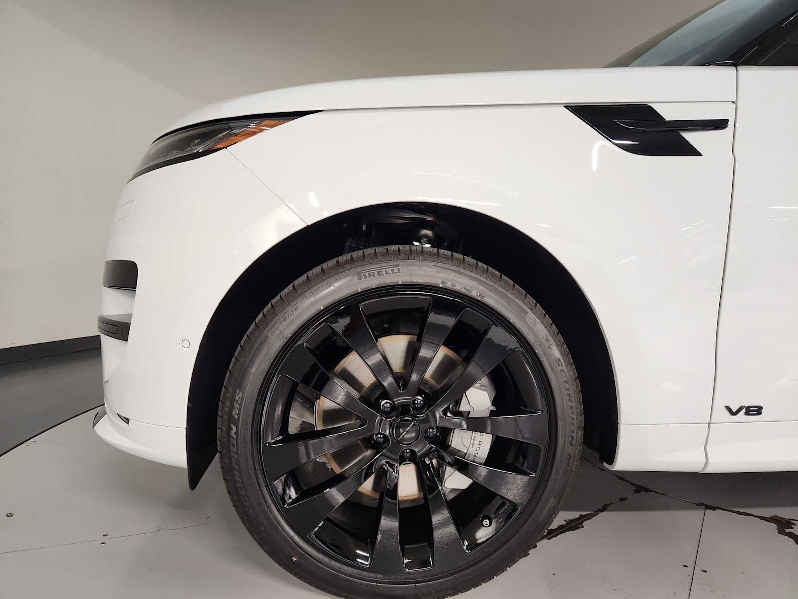 New 2026 Fuji White Land Rover Dynamic SE image 11