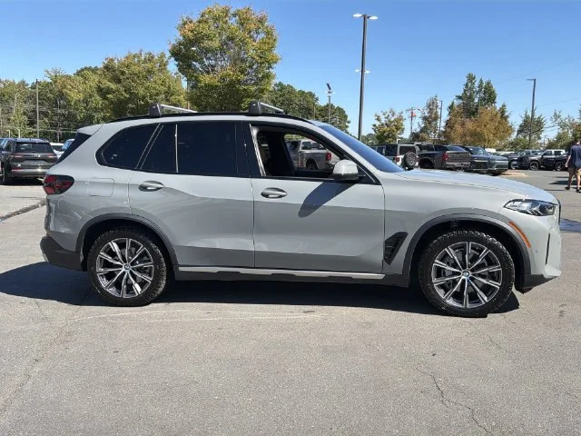 Used 2025  BMW xDrive40i image 13