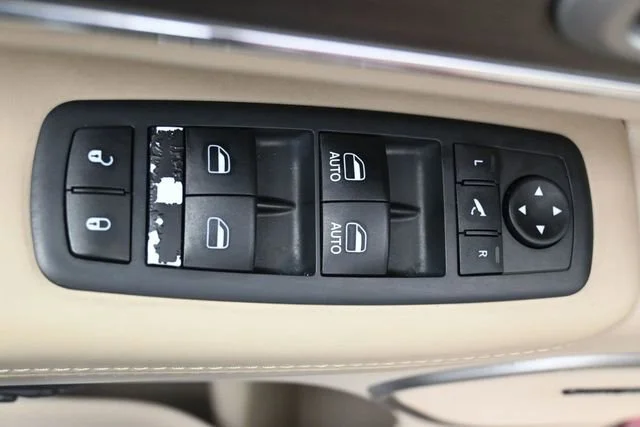 Used 2018 Velvet Red Pearlc Jeep Overland image 12