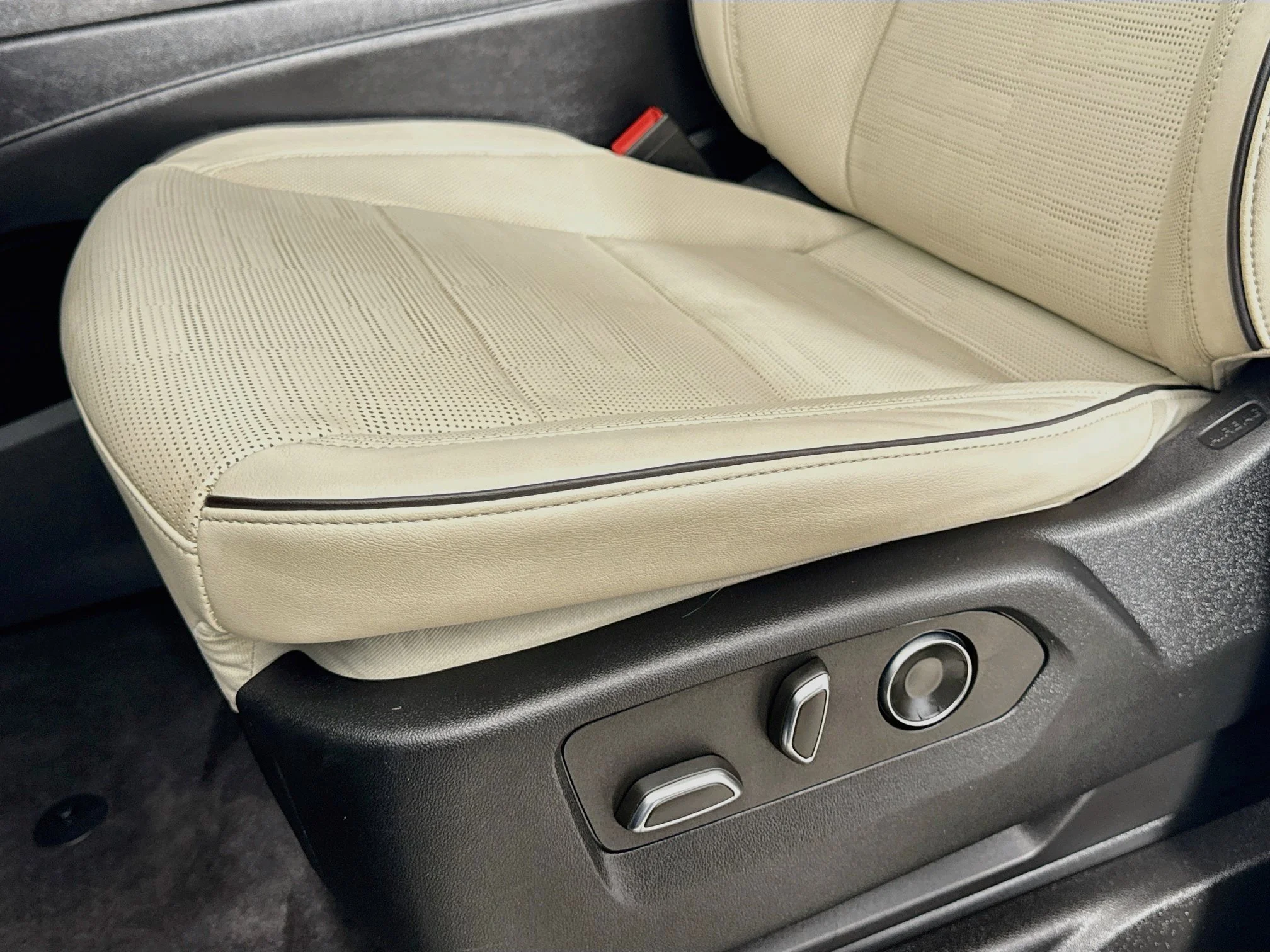 Used 2022 Black Raven Cadillac Sport image 22